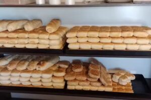 ALMACÉN Y PANADERIA DON FLORES