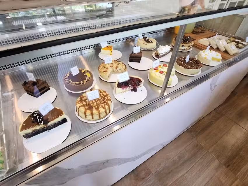 BRIKA Patisserie Villa Regina