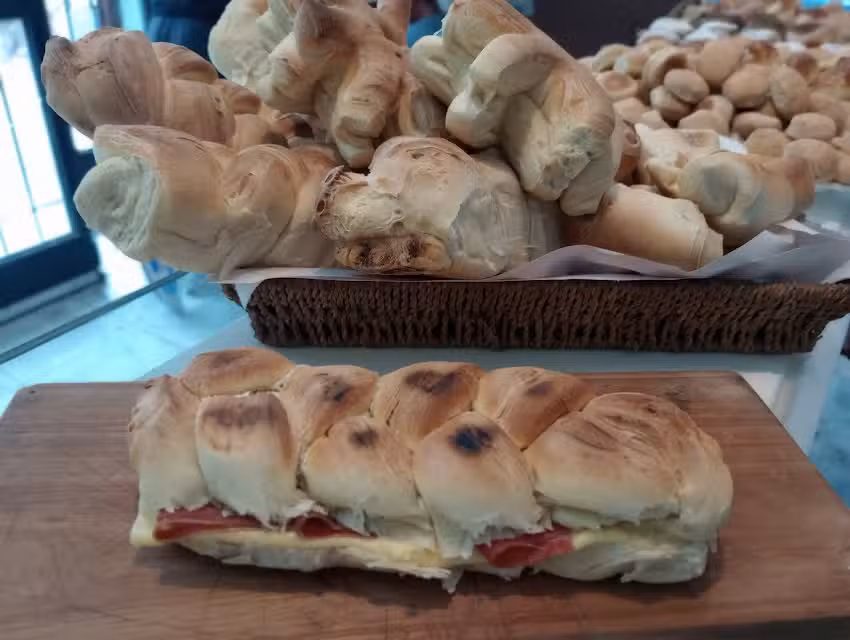 &ldquo;Do&ntilde;a Chucha &rdquo; buffet ,cafeter&iacute;a y panaderia