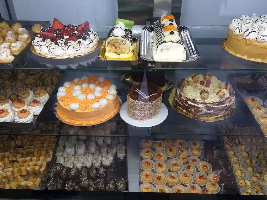 Do&ntilde;a Lola panaderia y pasteleria