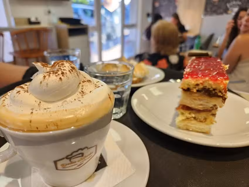 Do&ntilde;a Mar&iacute;a Panader&iacute;a y Cafeter&iacute;a