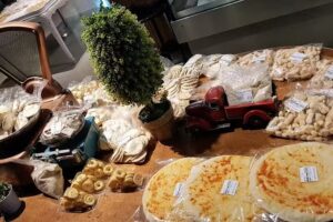 Hipolito deli mercado