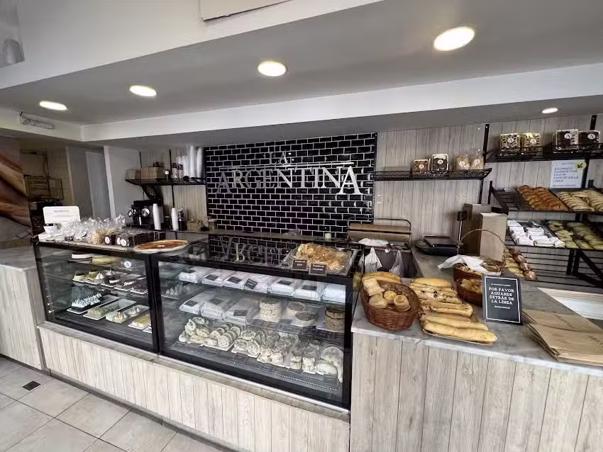 La Argentina &ndash; Confiter&iacute;a Panader&iacute;a