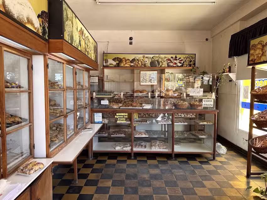 La Bombonera Panaderia y Confiteria