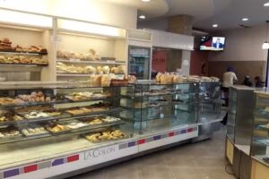 La Col&oacute;n Panader&iacute;a & Caf&eacute;