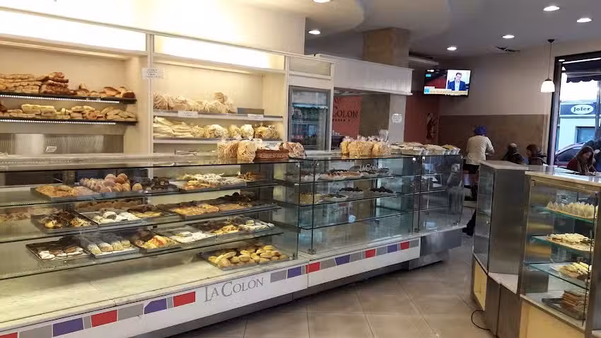 La Col&oacute;n Panader&iacute;a & Caf&eacute;