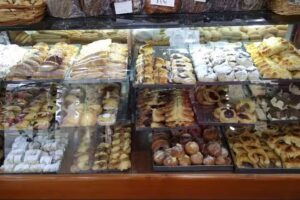 LA IDEAL &ndash; Panader&iacute;a y Confiter&iacute;a &ndash;