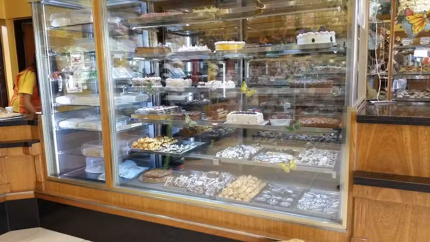 La Pir&aacute;mide Panader&iacute;a y Confiter&iacute;a