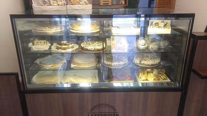 La Tradicion pasteleria y miga