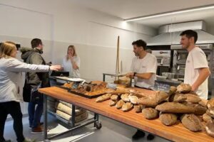 Levando, despacho de pan