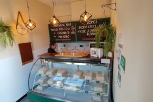 M&oacute;nica, Sandwich de Miga