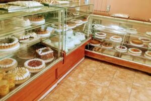 PANADER&Iacute;A CAFETER&Iacute;A LA MEDIALUNA