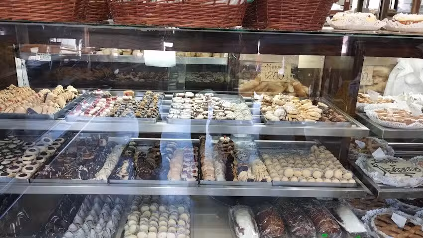 Panader&iacute;a & Confiter&iacute;a Avellaneda
