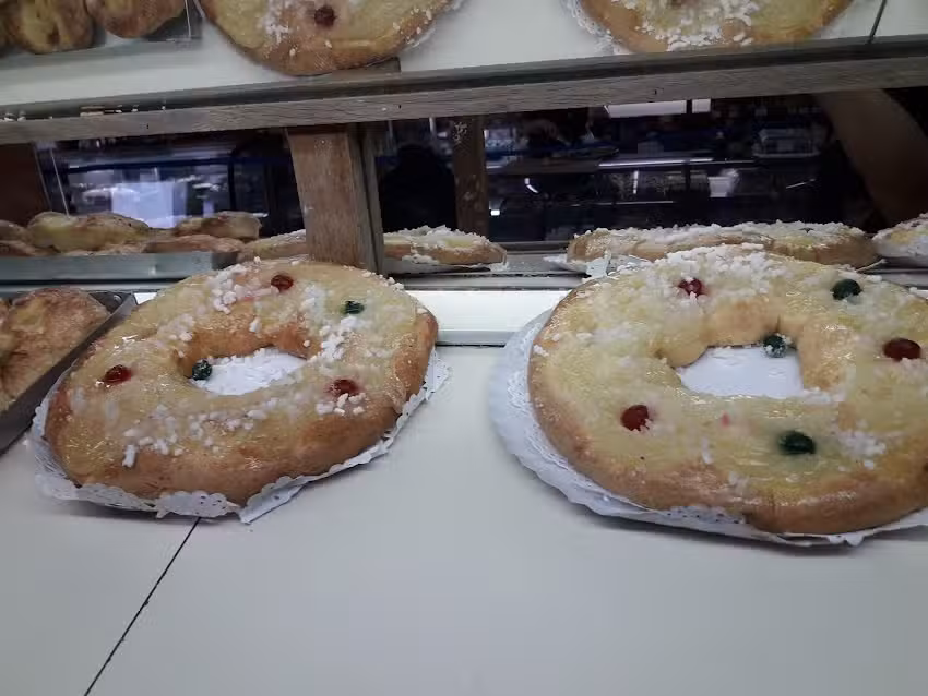 Panader&iacute;a La Familia Calzada