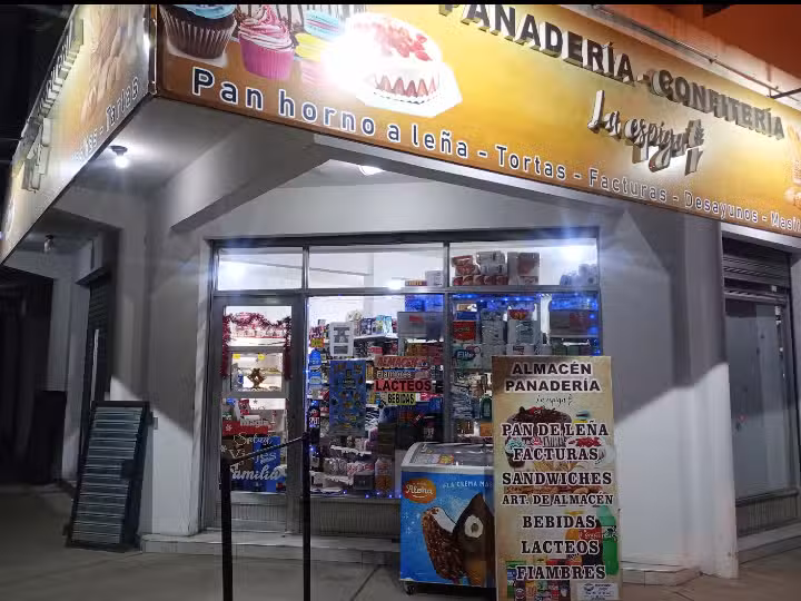 Panader&iacute;a y autoservicio La espiga La yaya
