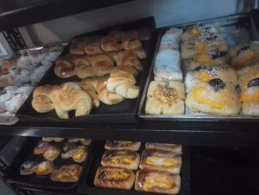 Panader&iacute;a y bazar todo suelto ,manteca harina,dulces de leche,coco bandejas