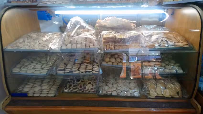 Panader&iacute;a y Confiter&iacute;a Brisam