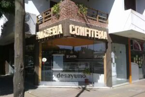 Panader&iacute;a y Confiter&iacute;a Cantilo