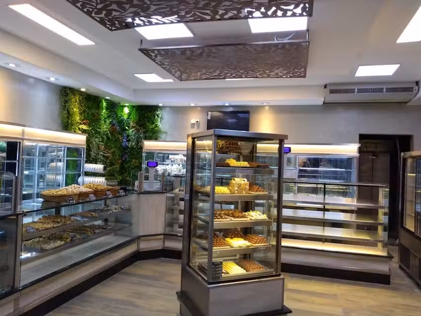 Panader&iacute;a y Confiteria Cristal.