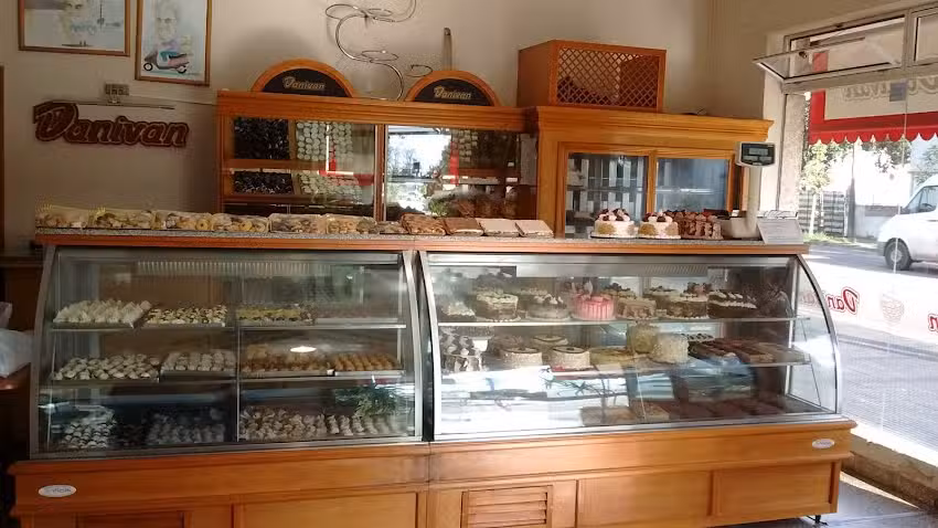 Panaderia y Confiteria Danivan
