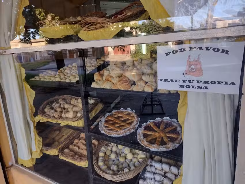 Panader&iacute;a y Confiter&iacute;a Do&ntilde;a Tola