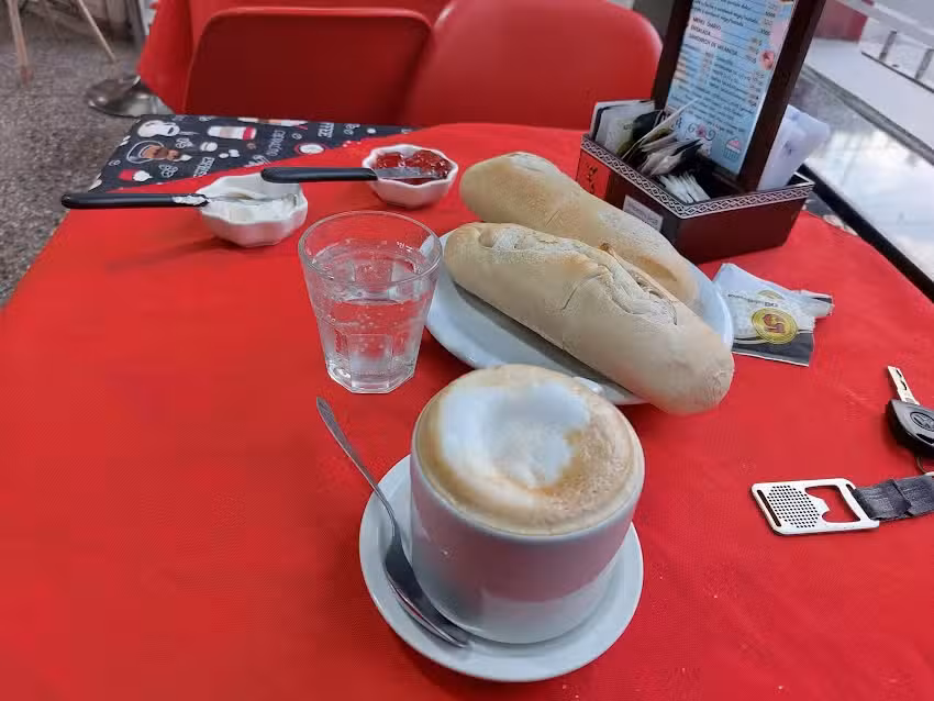 PANADERIA Y CONFITERIA DULZURAS