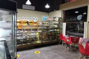 PANADERIA Y CONFITERIA DULZURAS