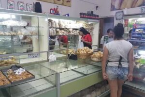 Panaderia Y Confiteria La Avenida