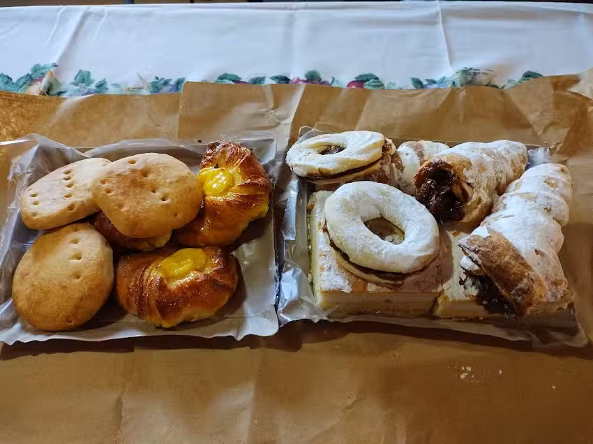 Panader&iacute;a y confiter&iacute;a LA FAMILIA