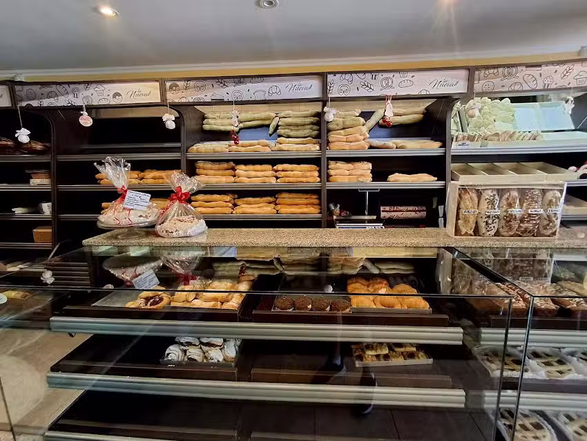 Panaderia Y Confiteria la Familia
