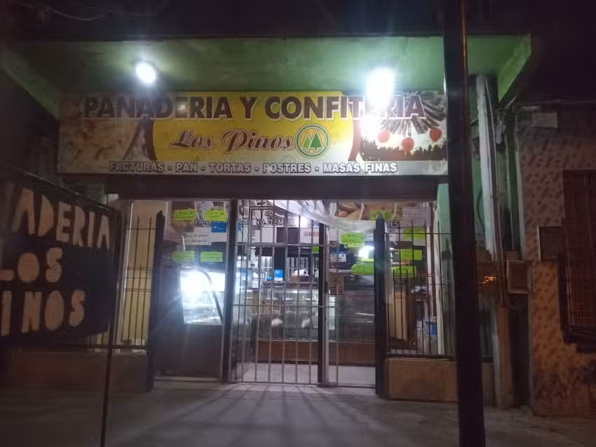 Panaderia Y Confiteria Los Pinos