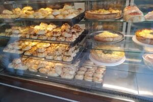 Panaderia y Confiteria los Pinos