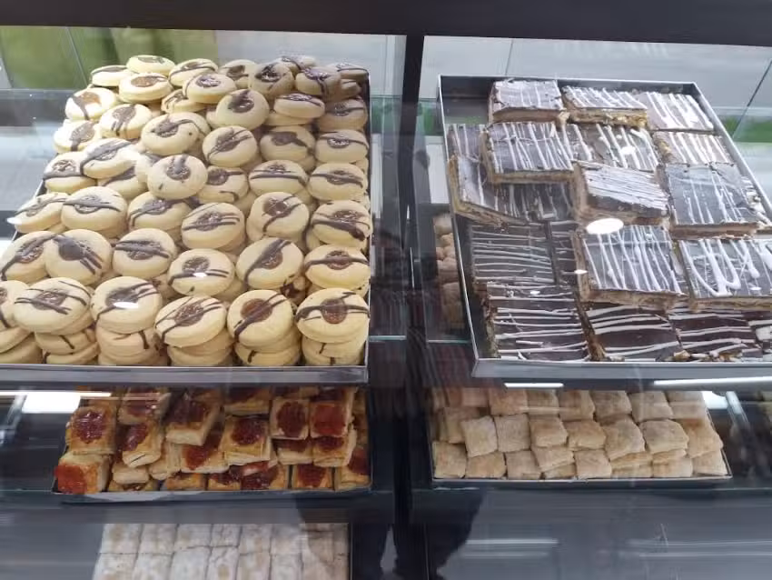 Panader&iacute;a y Confiter&iacute;a &ldquo;Los Tres Hermanos&rdquo;