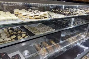 PANADERIA Y CONFITERIA LYON