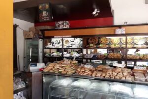 Panadería y Confitería “Miraflores”