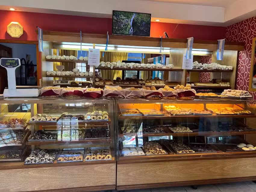 Panaderia Y Confiteria Pan & Cia