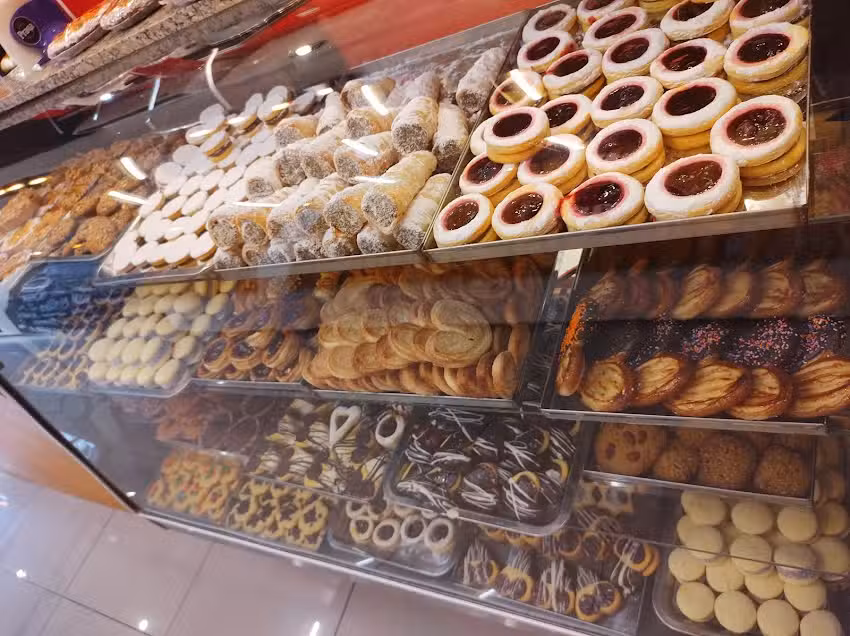 Panader&iacute;a y Confiter&iacute;a Praga