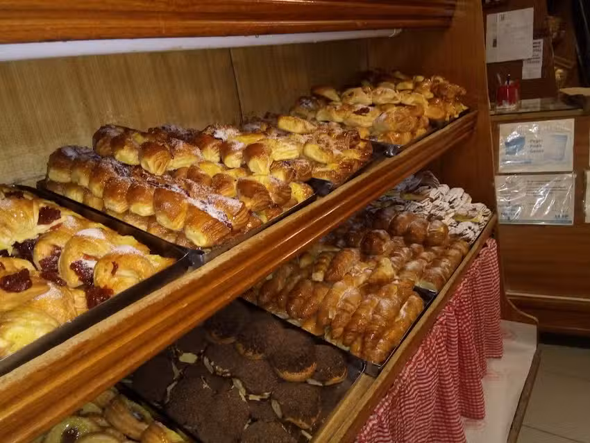 Panader&iacute;a y Confiter&iacute;a San Carlos