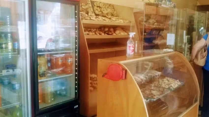 Panader&iacute;a y pasteleria, La Moderna