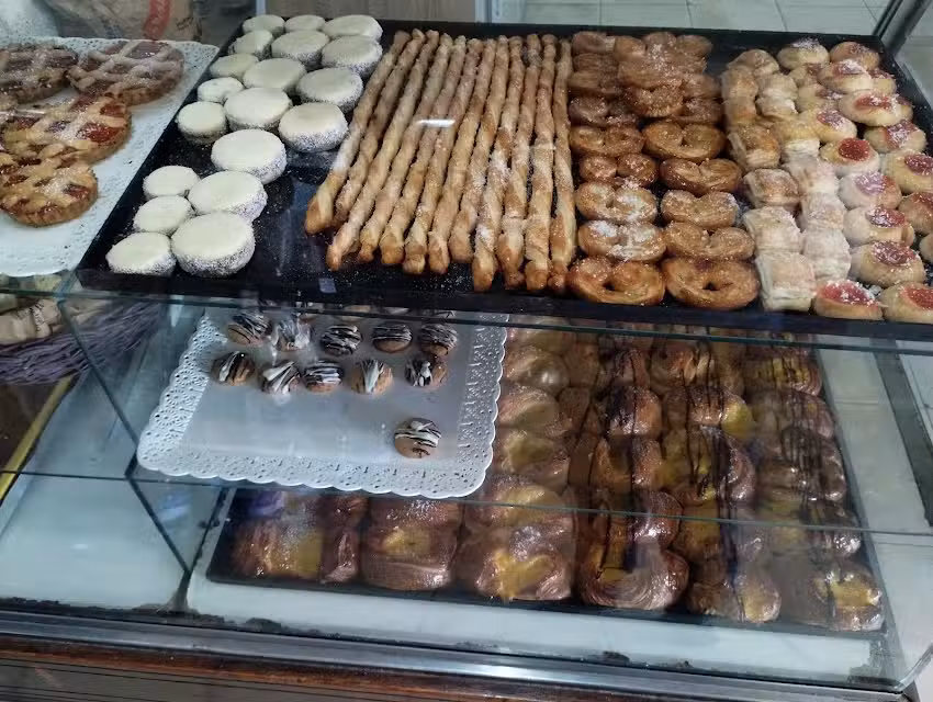 Panaderia y Polleria Pedro