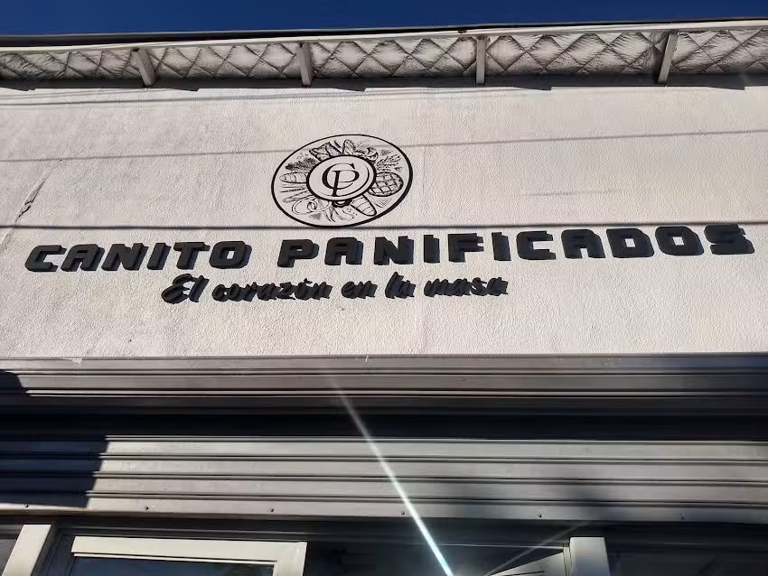 Panificadora y Fiambrer&iacute;a La Esquina de Canito