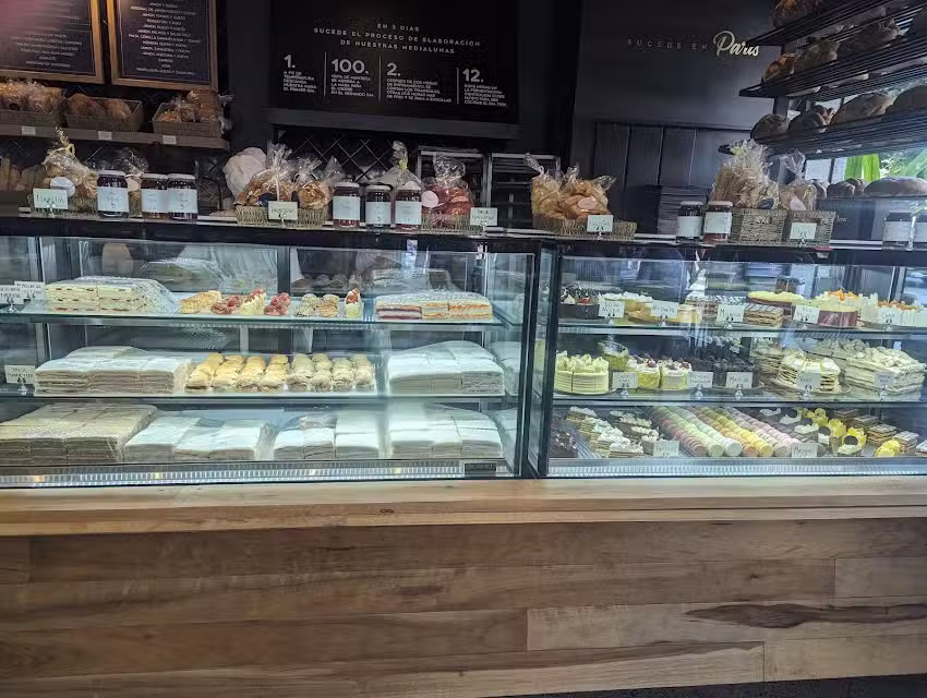 PARIS Confiter&iacute;a Sandwicheria