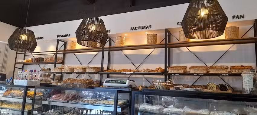 Plunder&rsquo;s Panes y Caf&eacute;