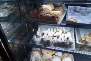 Santa Ana, panader&iacute;a, cafeter&iacute;a y reposter&iacute;a casera