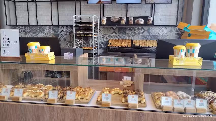 S&Atilde;O Medialunas y Caf&eacute;