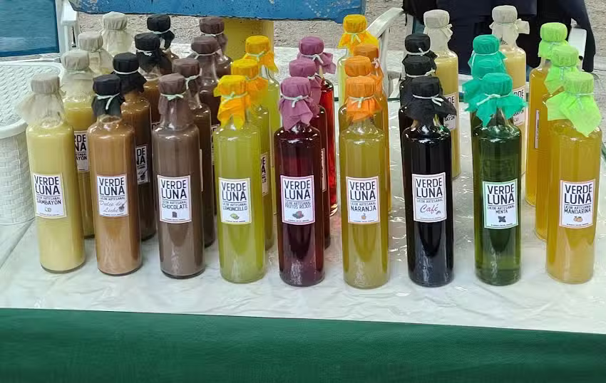 Verde Luna, licores y pasteler&iacute;a